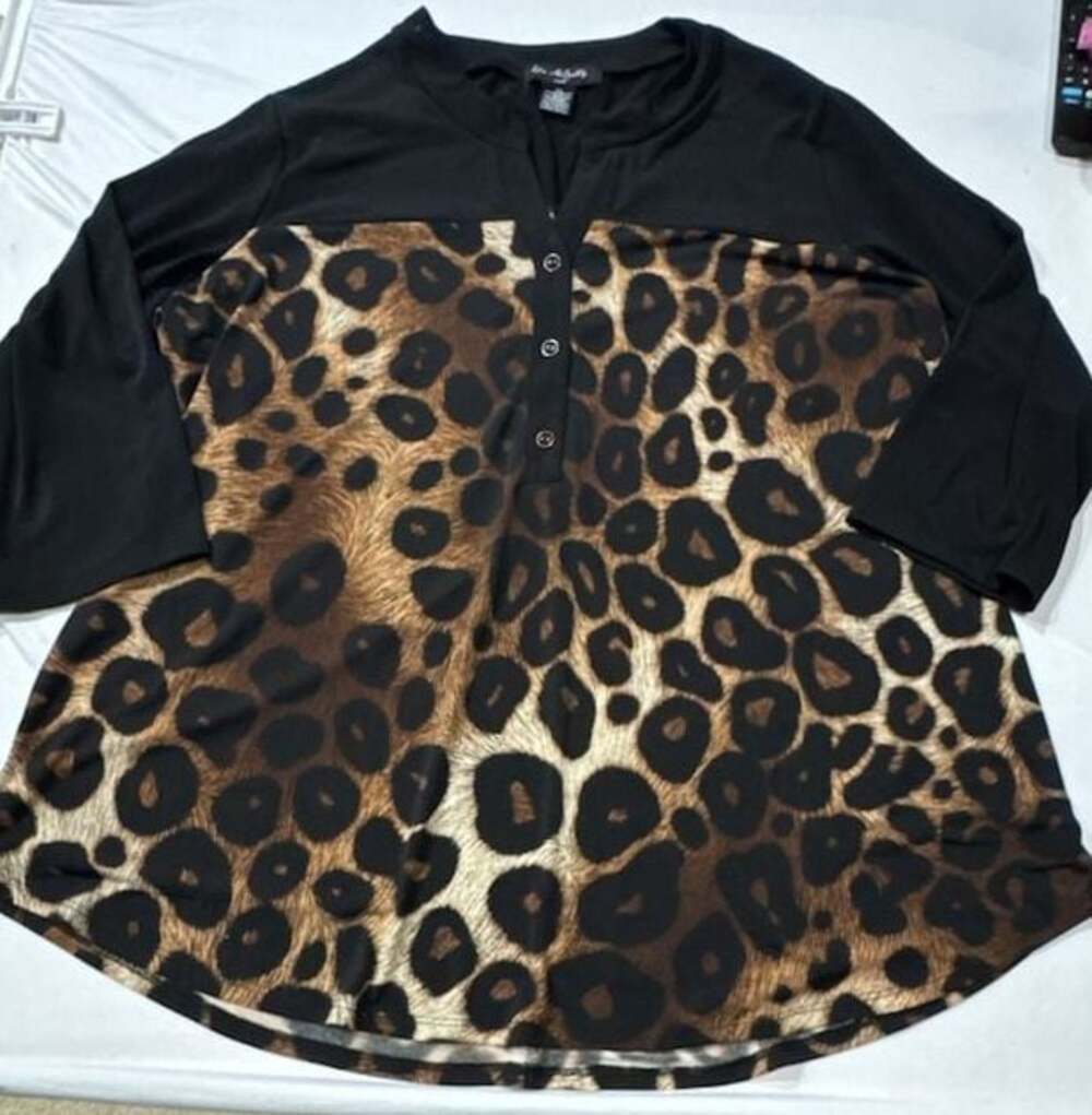 Q773 Elie McCarthy Woman 3X Leopard Print Contrast Notch Neck Blouse